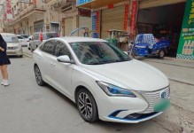 长安逸动EV（深度解析长安逸动EV的性能、续航和智能科技）